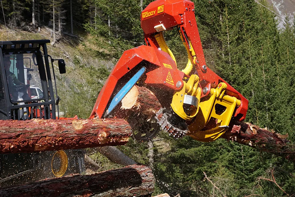 Konrad Woody WH60-1 harvester head processing a log