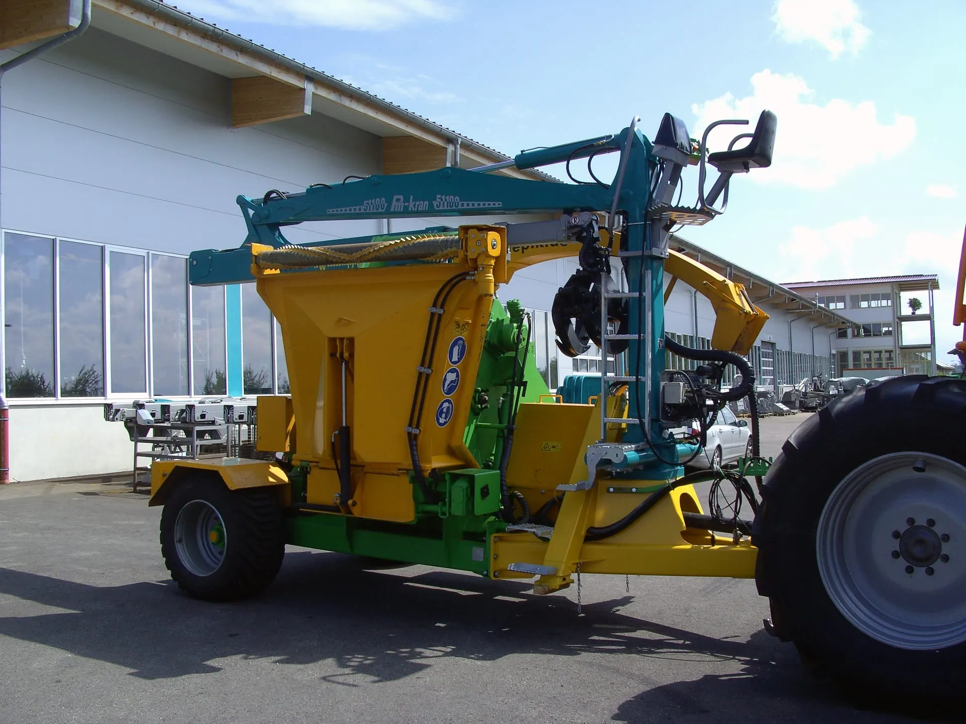 Pfanzelt Loading Cranes, Top-Mounted Boom Cylinder
