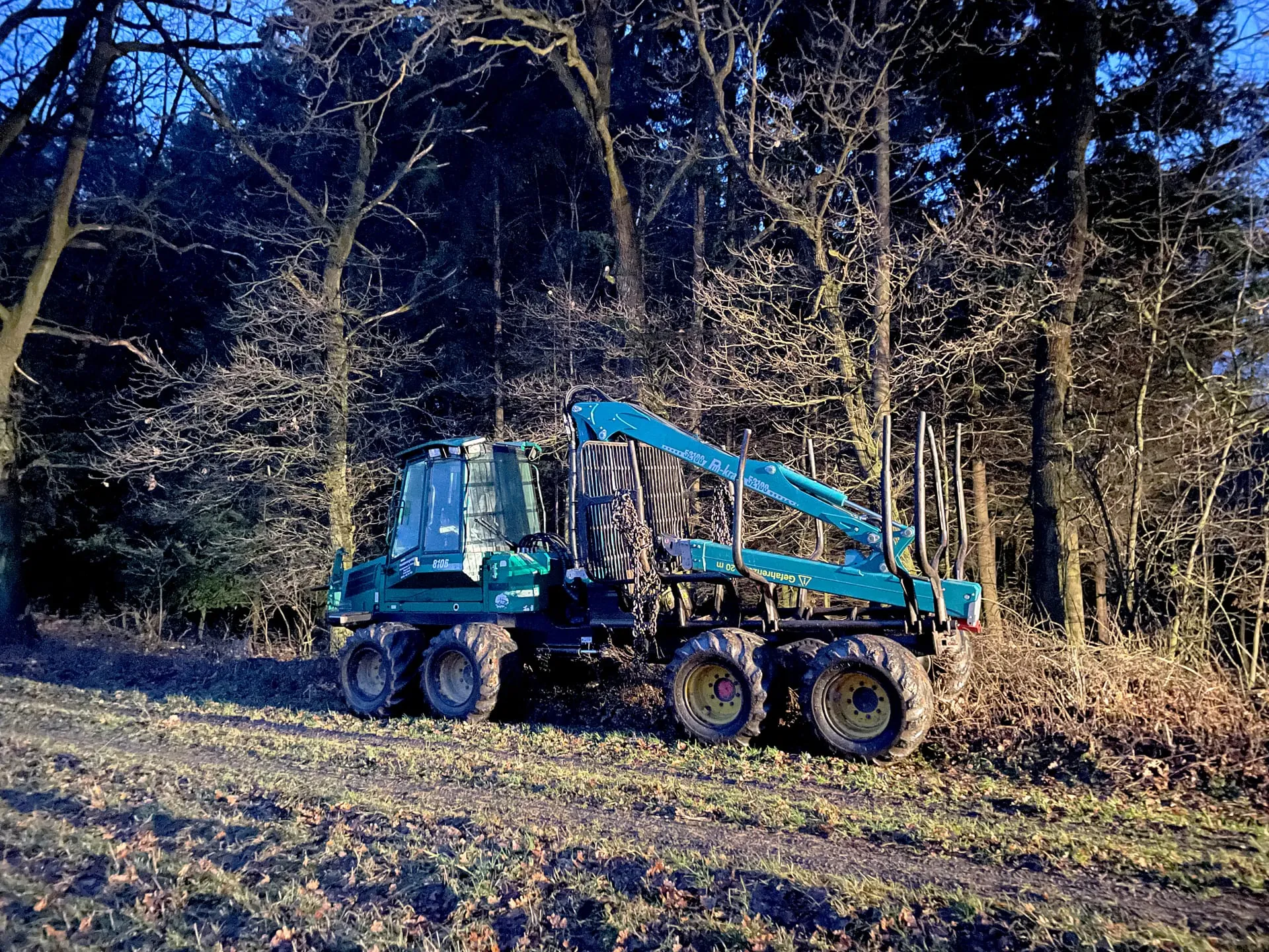 Pfanzelt Loading Cranes, Top-Mounted Boom Cylinder