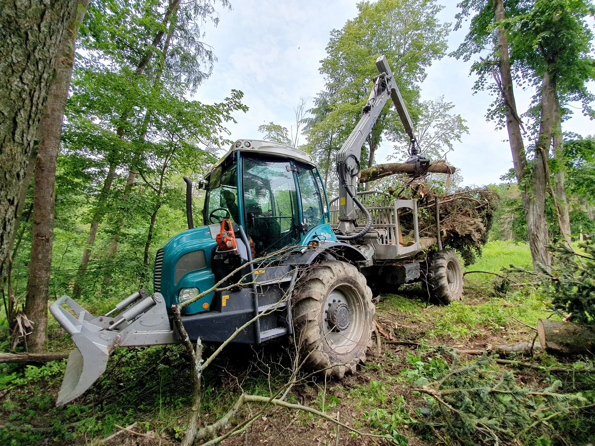 Pfanzelt Felix 208.5 4WD turning on a forest track