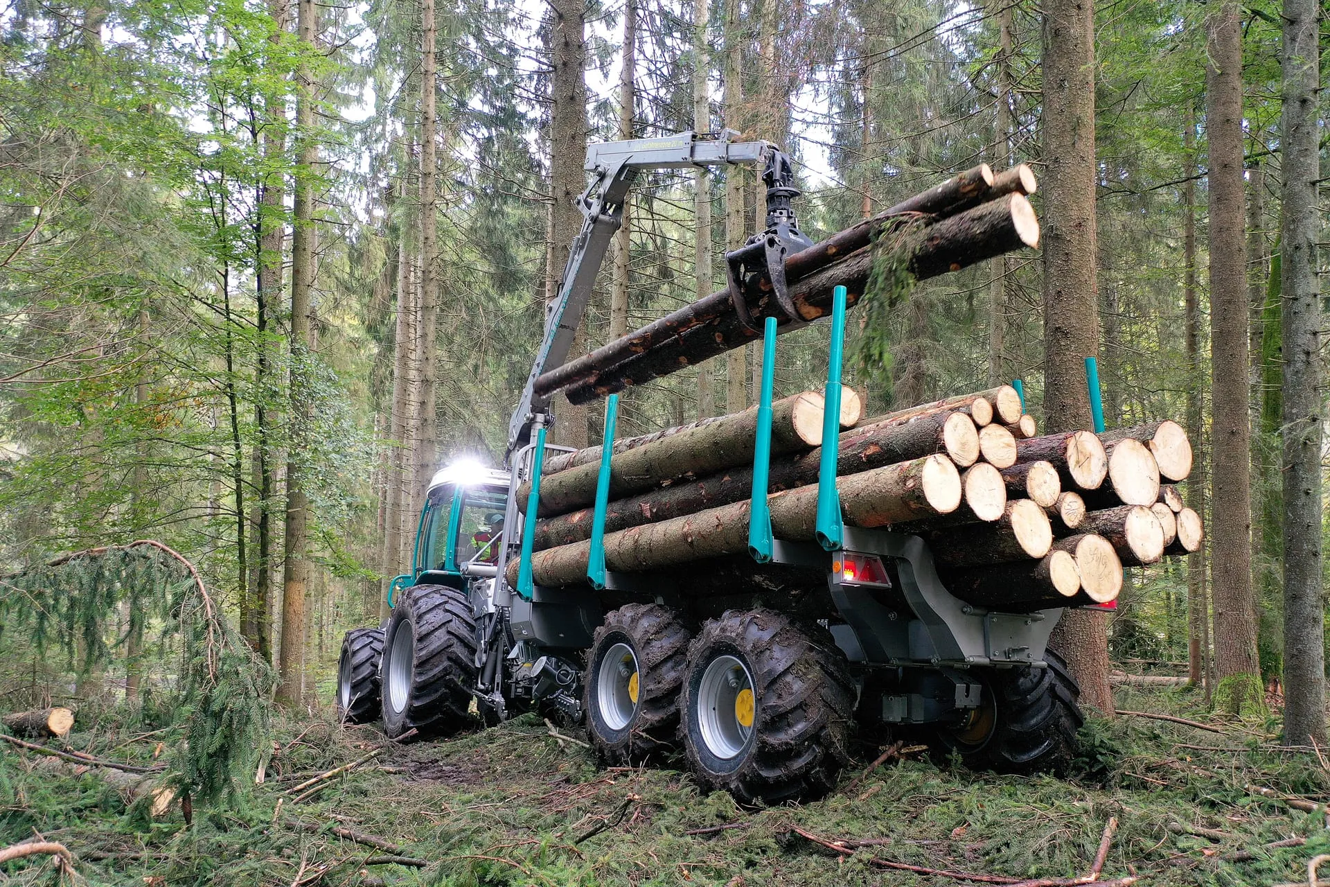Pfanzelt Pm Trac coupled to a loaded forwarding trailer as an 8-wheel combination