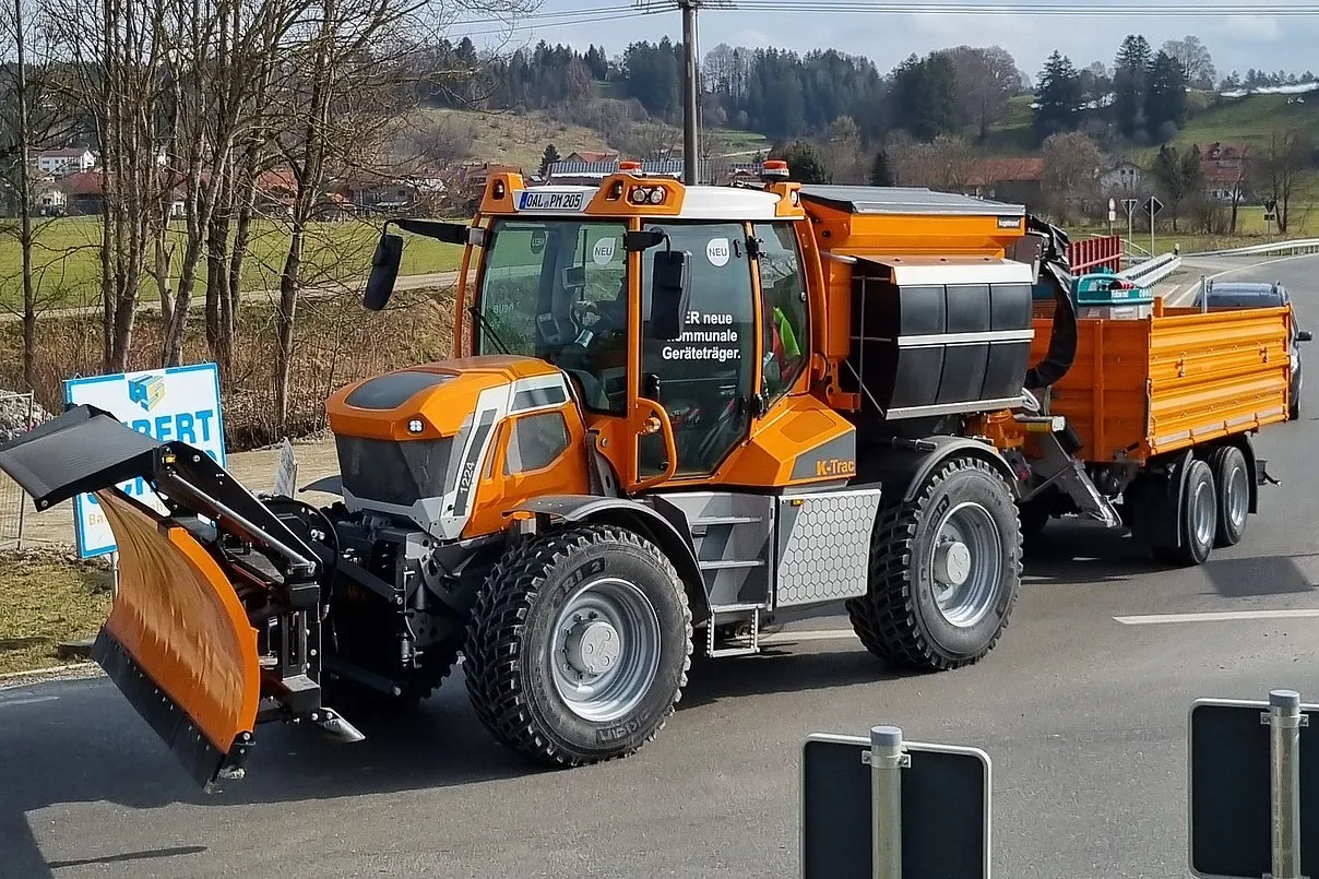 Pfanzelt K Trac with a front snow plough, a rear spreader and a tipping trailer