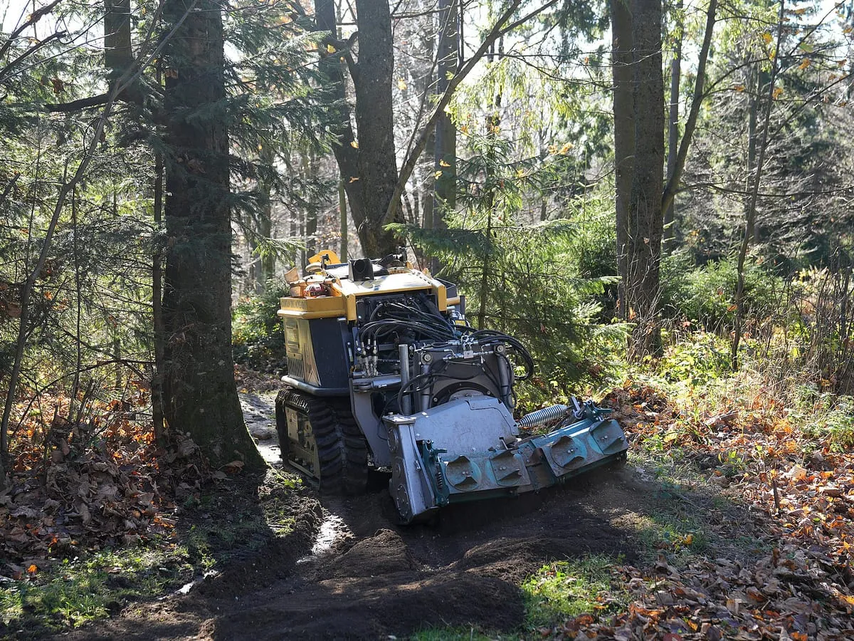 Pfanzelt MAXpro Stonecrusher on the Moritz on a forest path