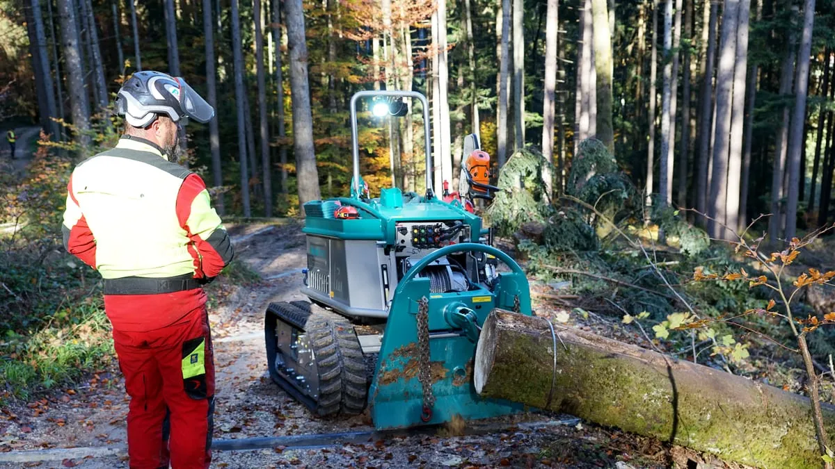 Pfanzelt Moritz winching a log with its cable winch
